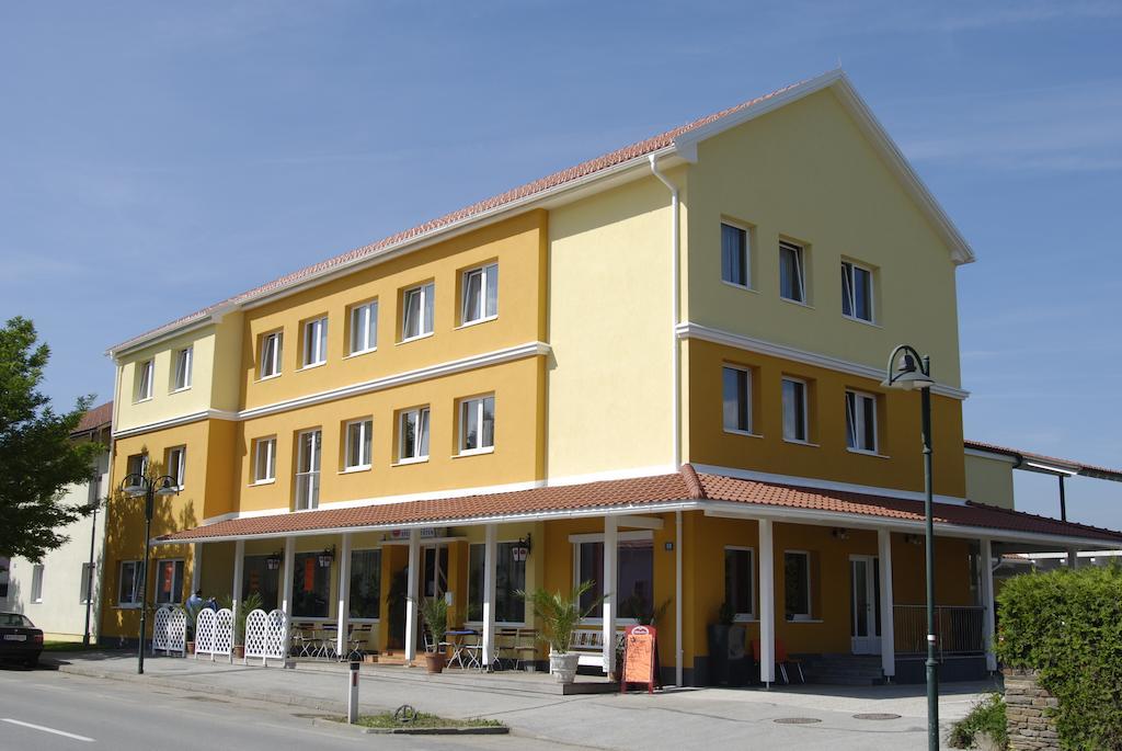 Hotel Treffpunkt Sankt Stefan im Gailtal Exterior foto