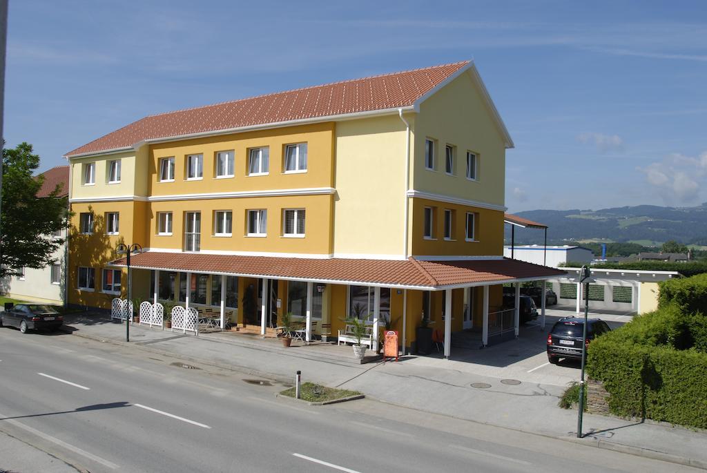 Hotel Treffpunkt Sankt Stefan im Gailtal Exterior foto